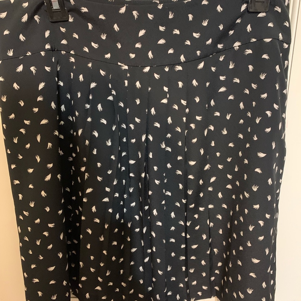 Loft skirt. Black with white feather print.